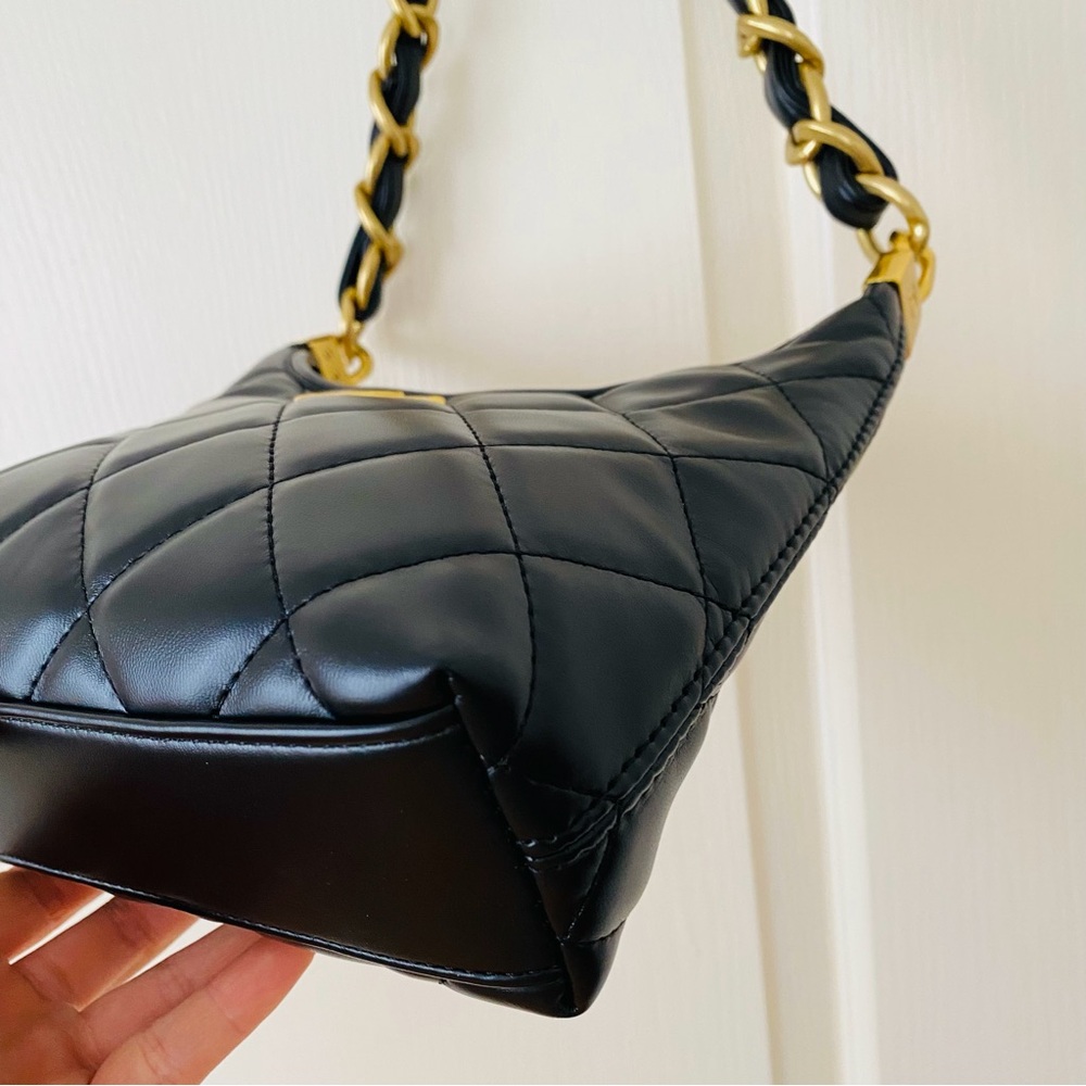 New in Box Chanel Makeup GWP Black Quilted Faux Leather 24A Hobo Shoulder Bag - Picture 6 of 13